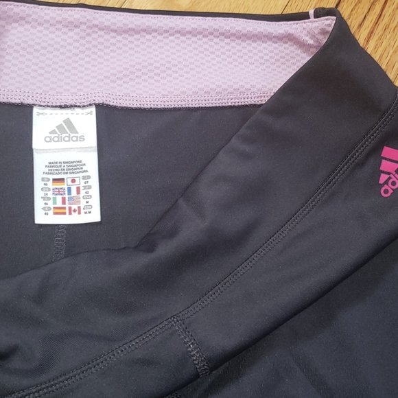 (2) ADIDAS Women's Size M Activewear Crops - Picture 2 of 3